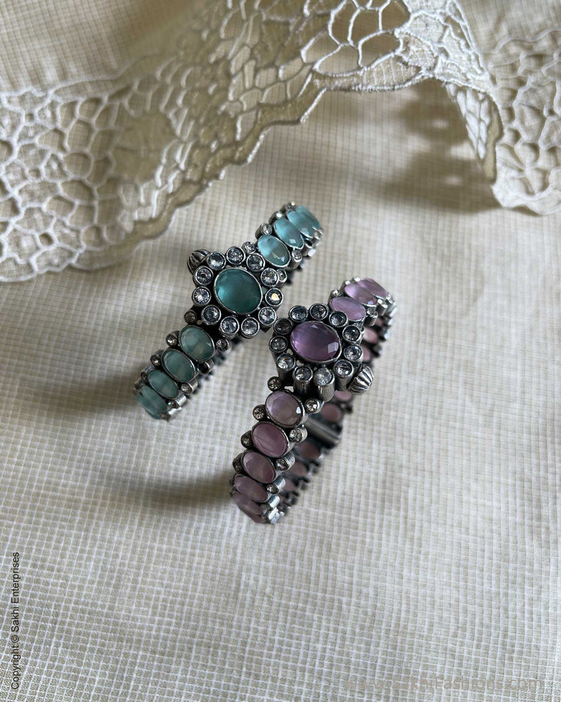 AJ-W03272 Statement Bangle Pink