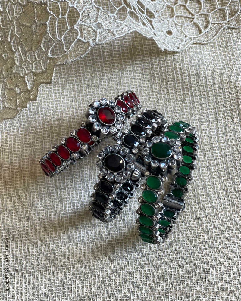 AJ-W03271 Statement Bangle Green