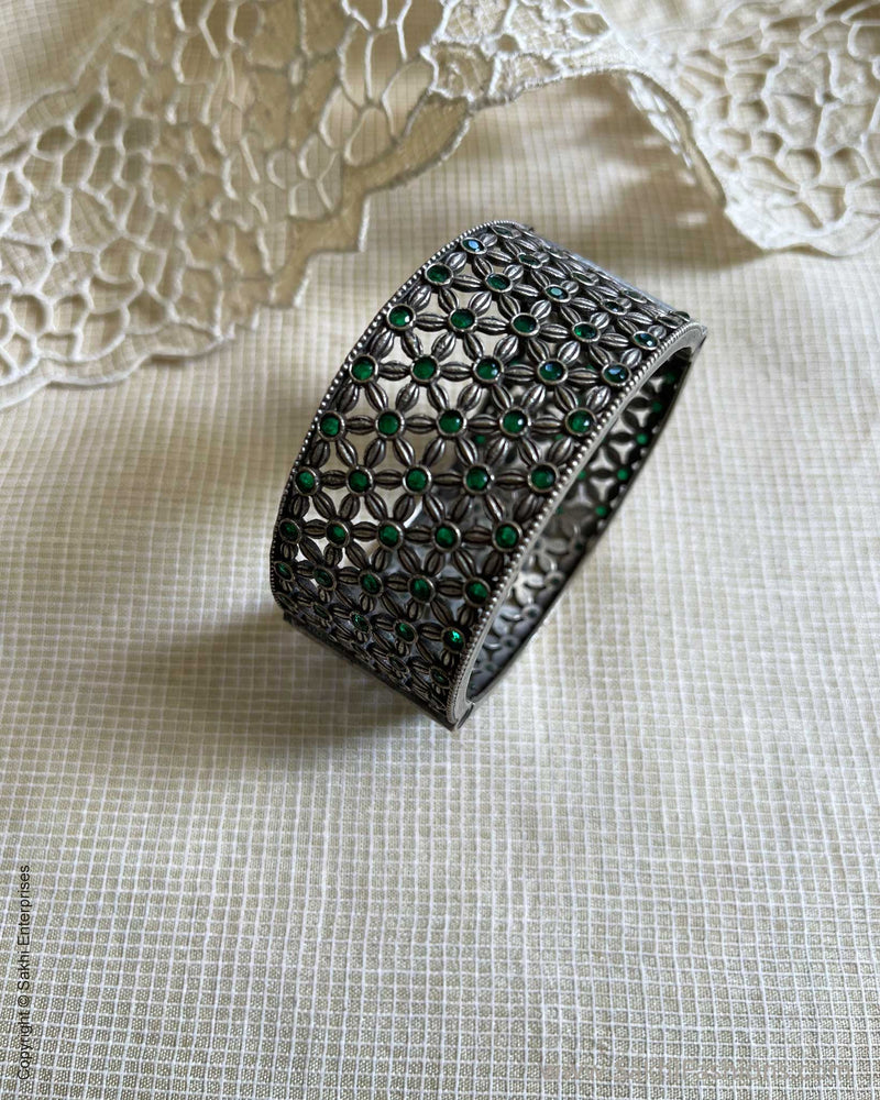 AJ-W03265 Statement Bangle Green