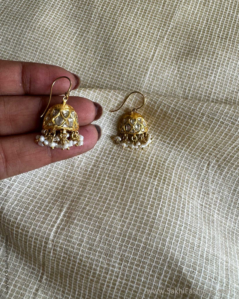 AG-W10972 Gold Pearl Earring