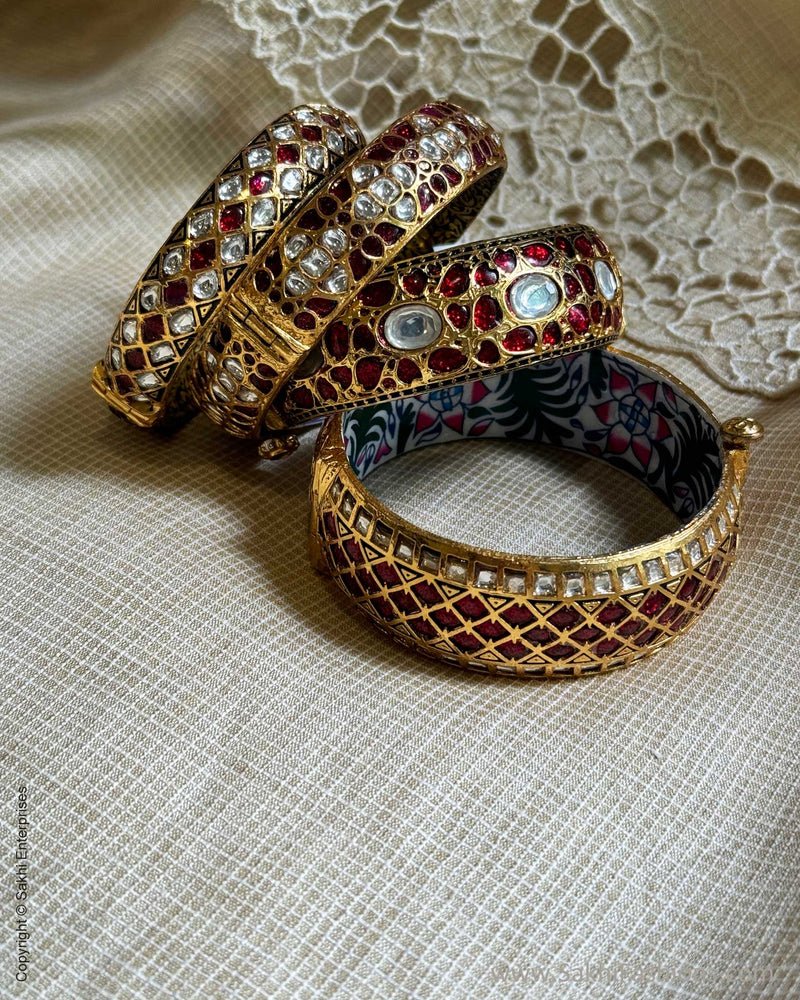 AJ-X02831 Meena Bangle