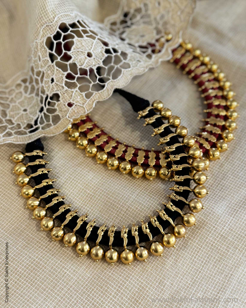 Black thread necklace online discount