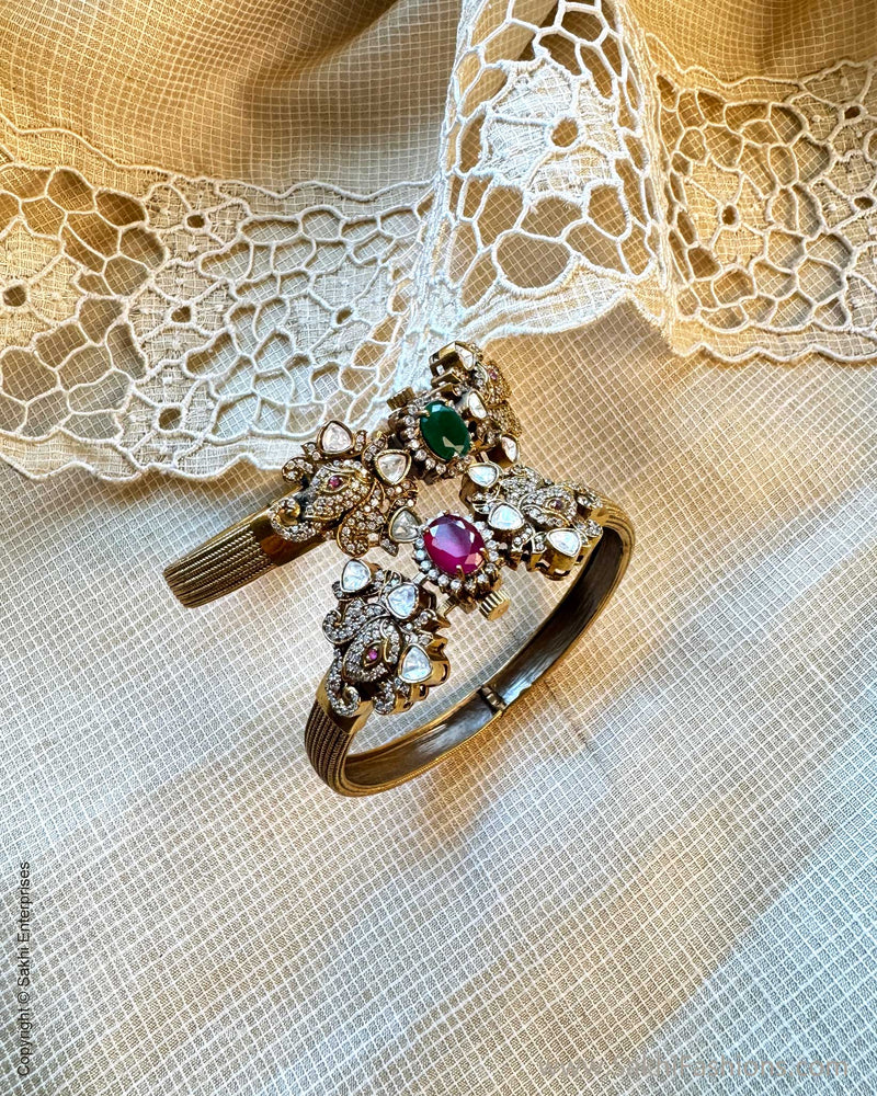 AJ-X13627 Victorian Green Bangle
