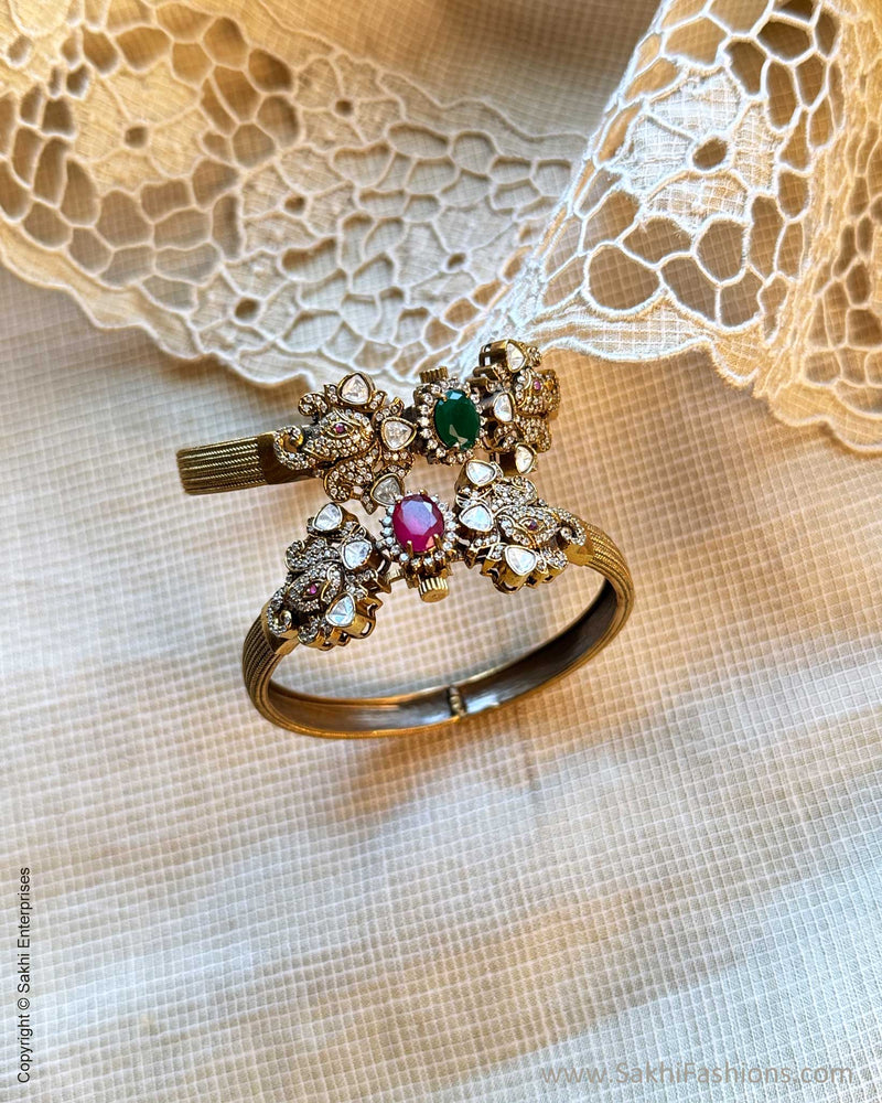 AJ-X13627 Victorian Green Bangle