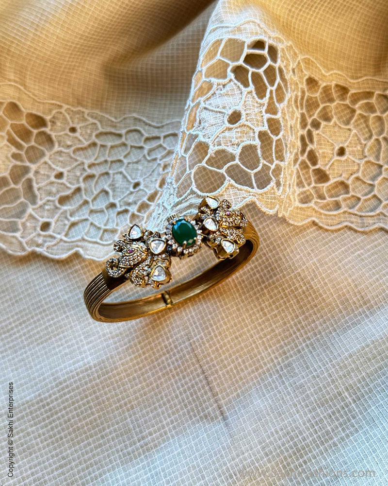 AJ-X13627 Victorian Green Bangle