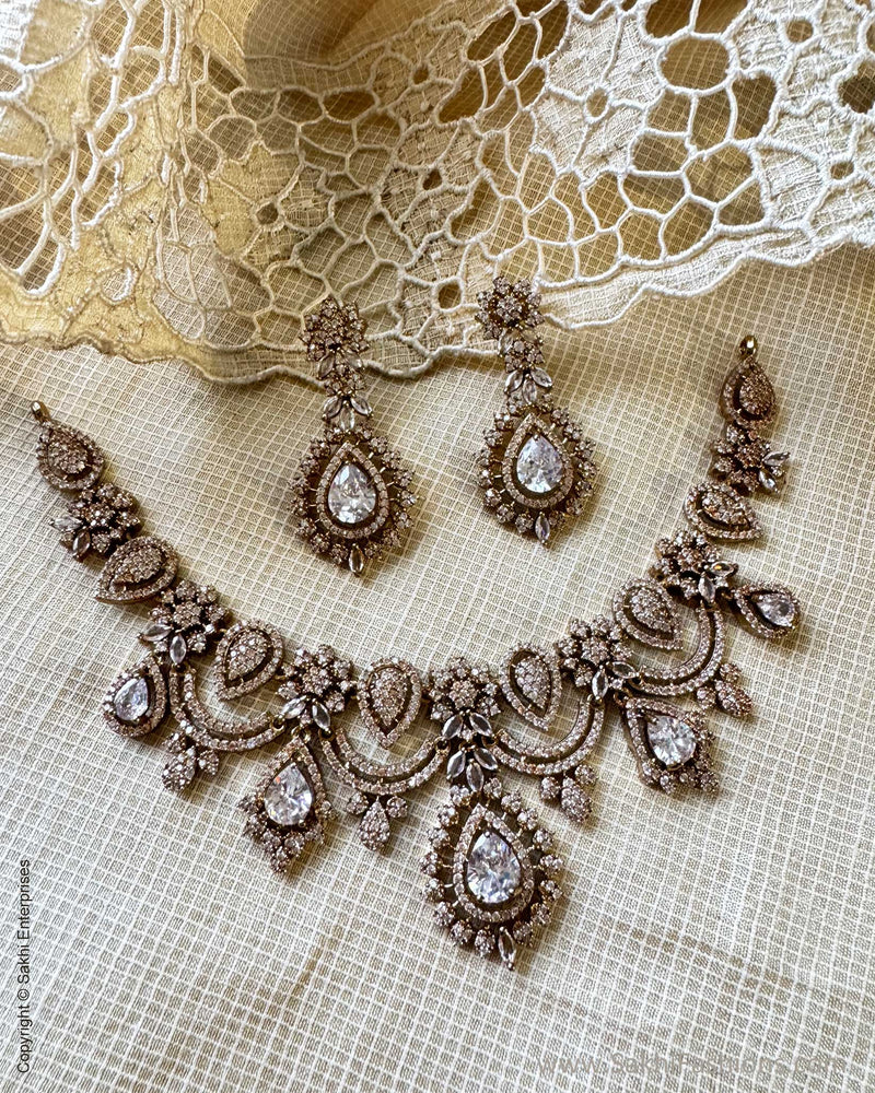 AJ-X13566 Victorian White Neck Set