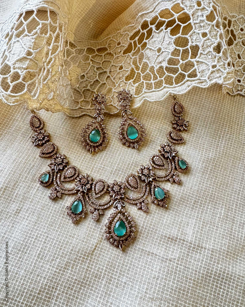 AJ-X13567 Victorian Blue Neck Set