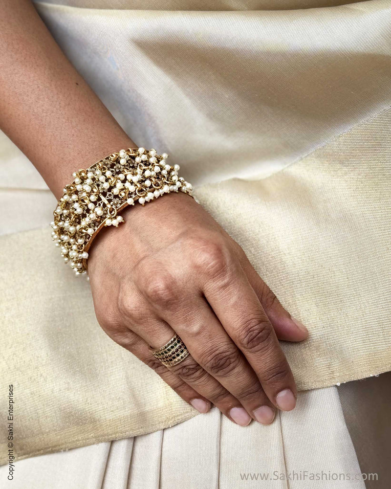 AJ-V00402 Pearls Bangle Set