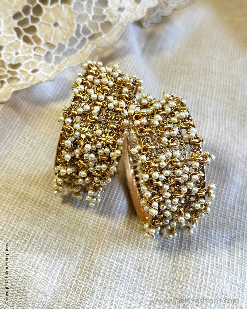 AJ-V00402 Pearls Bangle Set