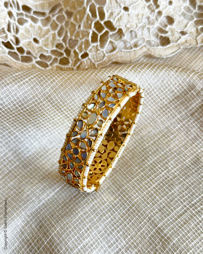 AJ-X17411 Statement Pearls Bangle