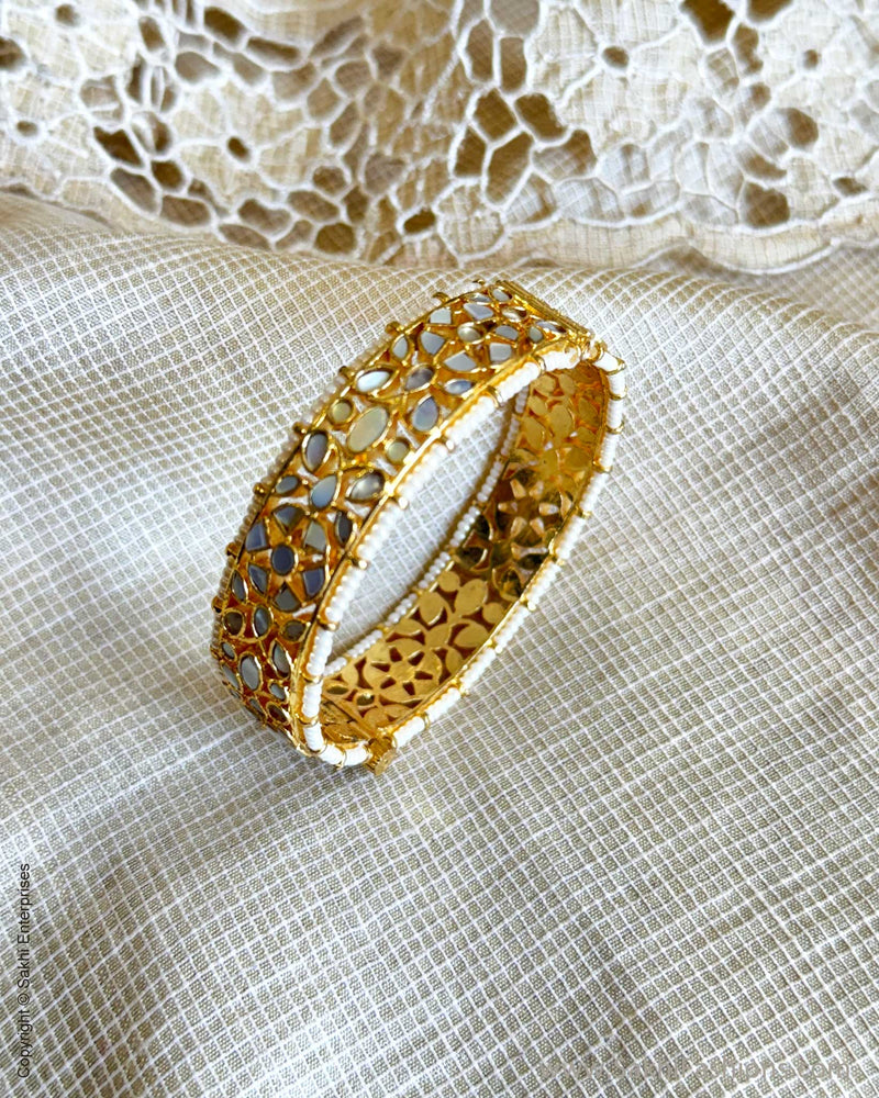 AJ-X17411 Statement Pearls Bangle