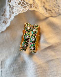 AJ-V00401 Statement Bangles set
