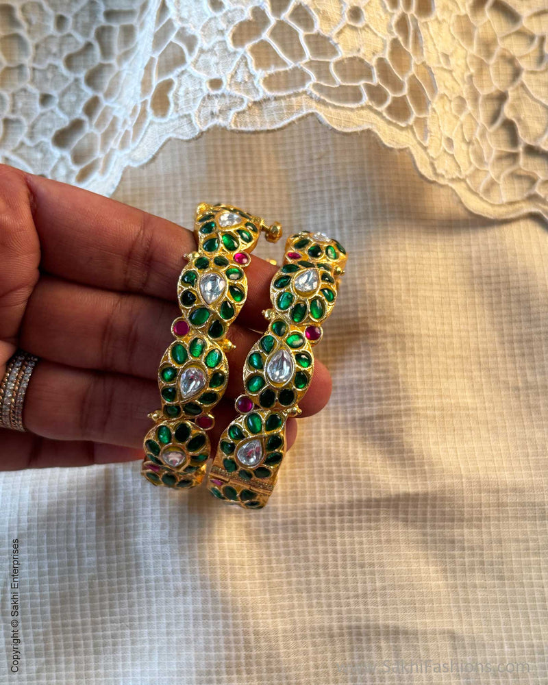 AJ-V00401 Statement Bangles set