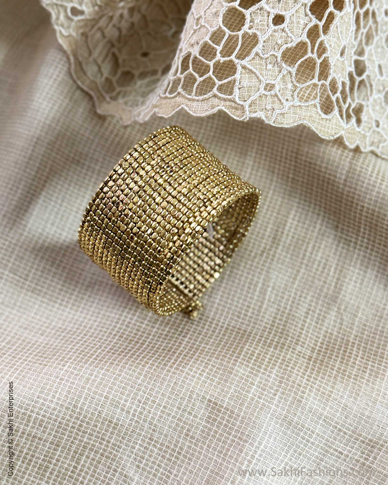 AJ-0070 Golden Cuff