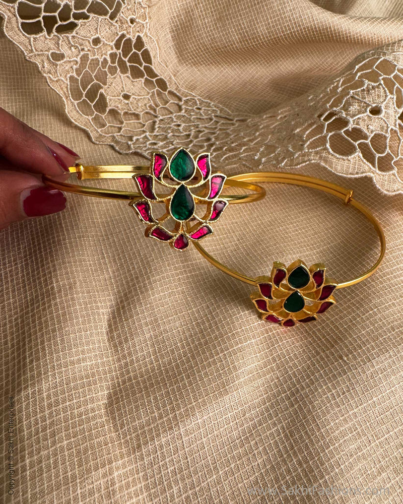 AJ-Y10095 Statement Bangles set