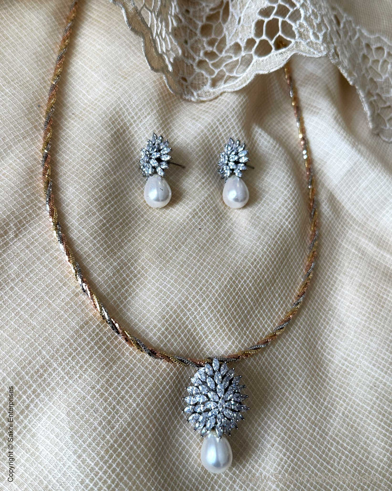 AJ-X31127 White Diamante Pendant Set