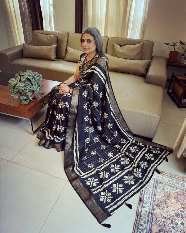 EE-W06354 Black embroidered sari
