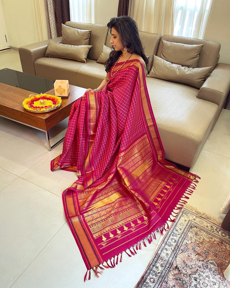 EE-W09536 Red Molkalmuru Sari