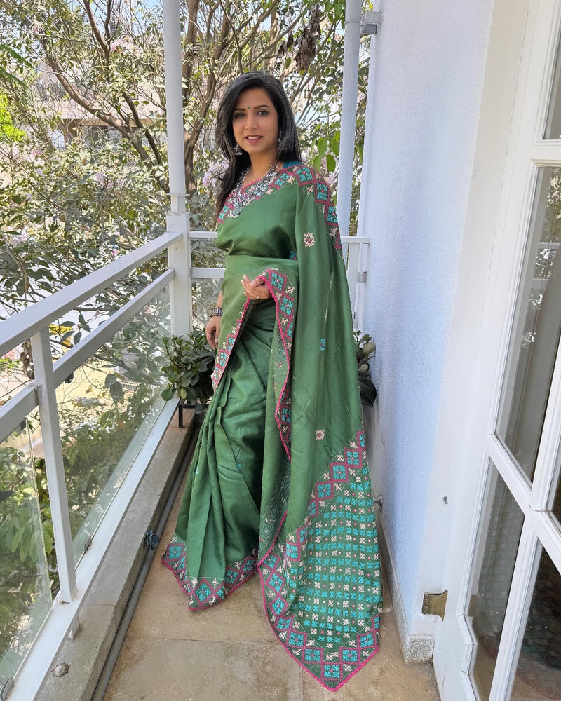 EE-W18829 Tussar silk Kutch Sari