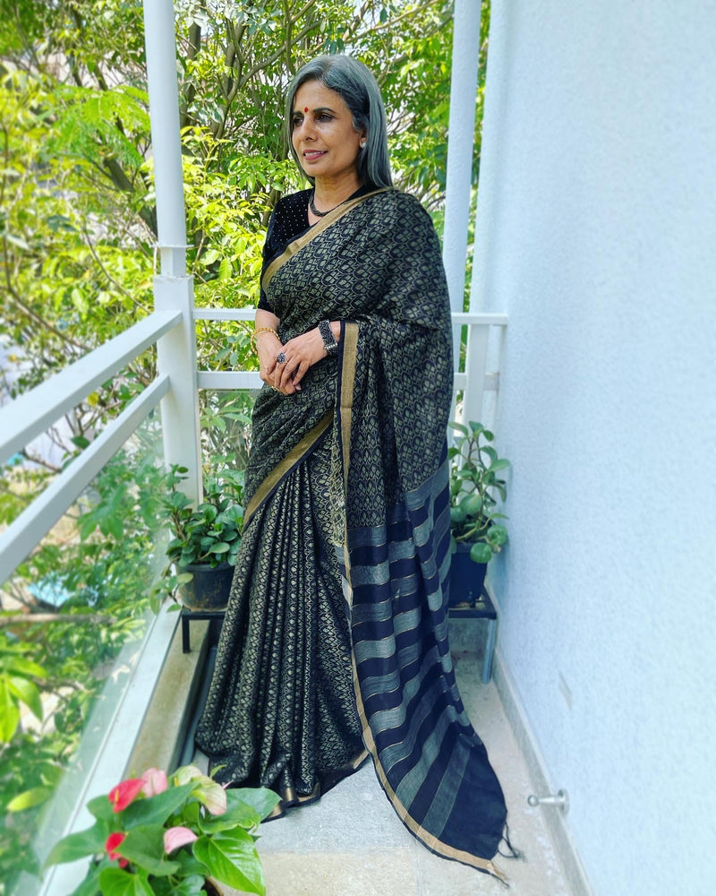 EE-V01484 Black Munga Sari