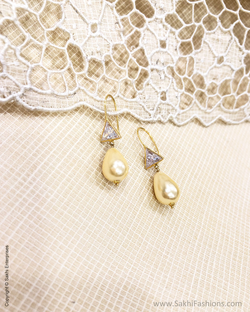 AGDS-32468 Pearl gold earring