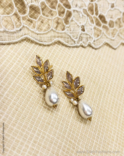 AGDS-32459 Pearl gold earring