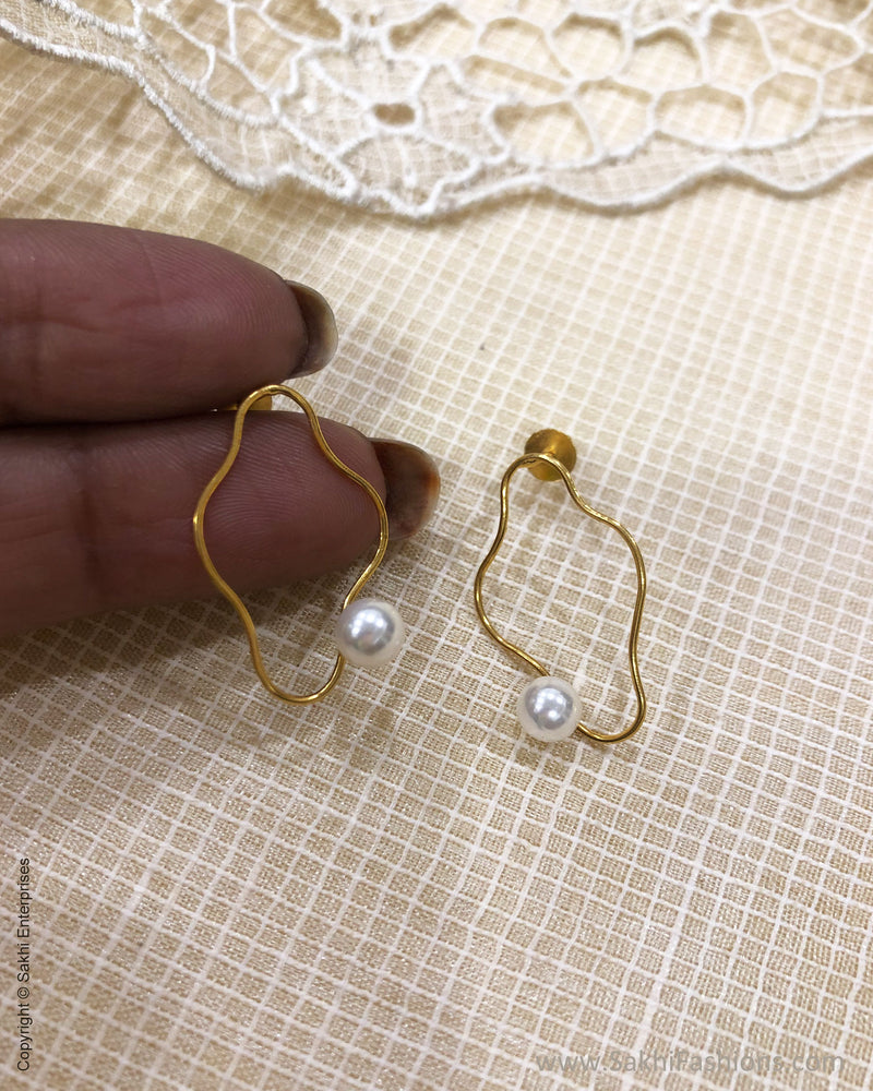 AGDS-35952 Pearl gold earring