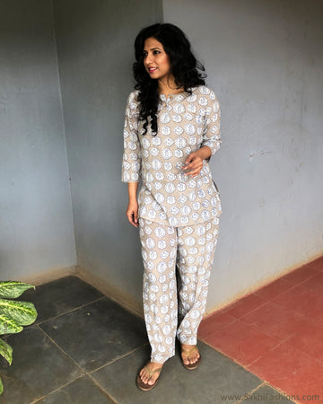 EE-S2105231 Grey Coin Pajamas