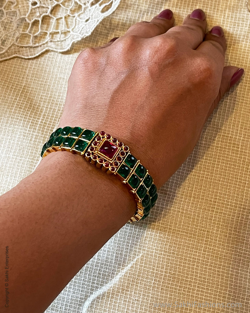 AJ-V04262A Green Bangle Kada