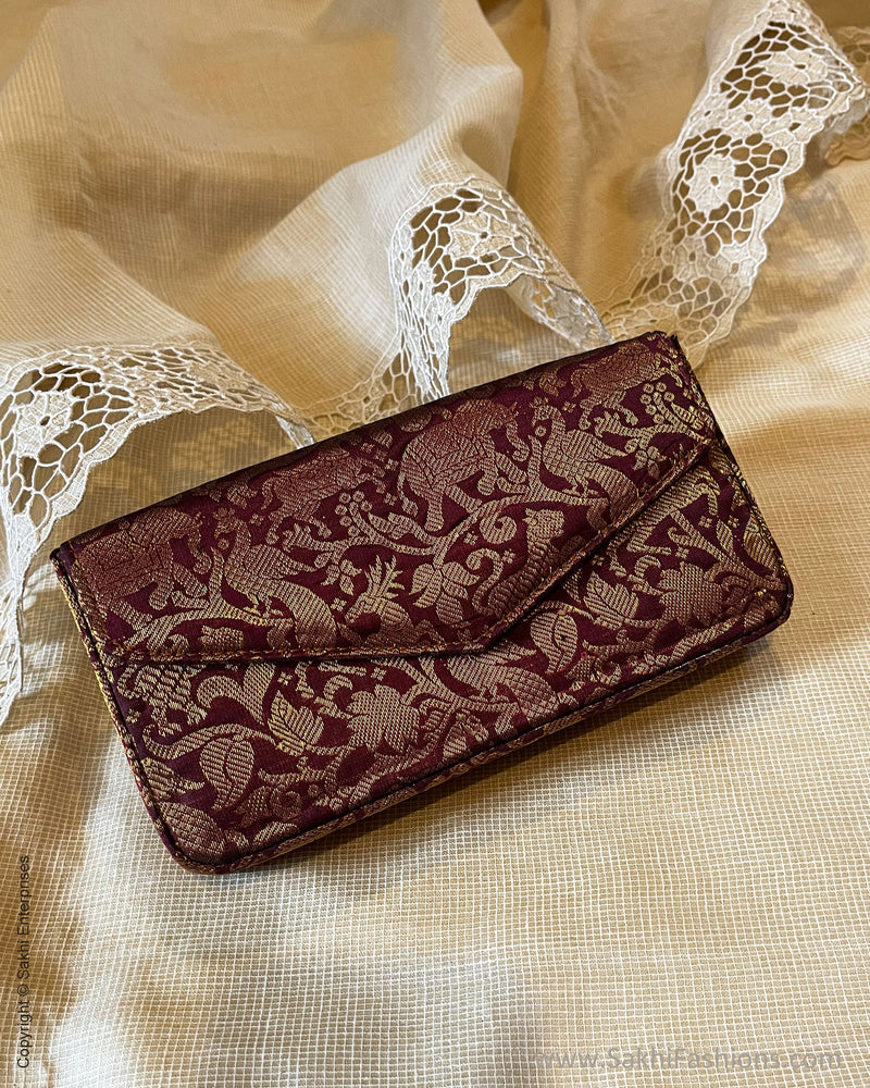 AC-V05062 Maroon Kanchi clutch