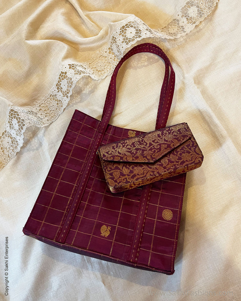 AC-V05062 Maroon Kanchi clutch