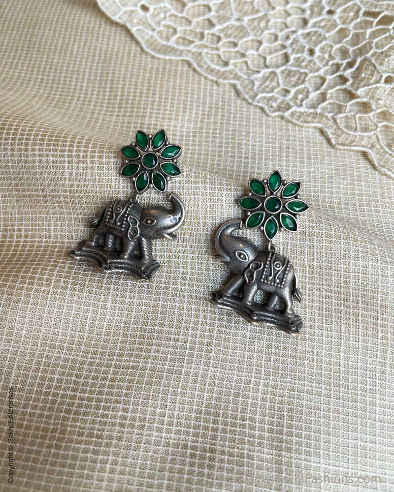 AJ-V16435 Green elephant earring