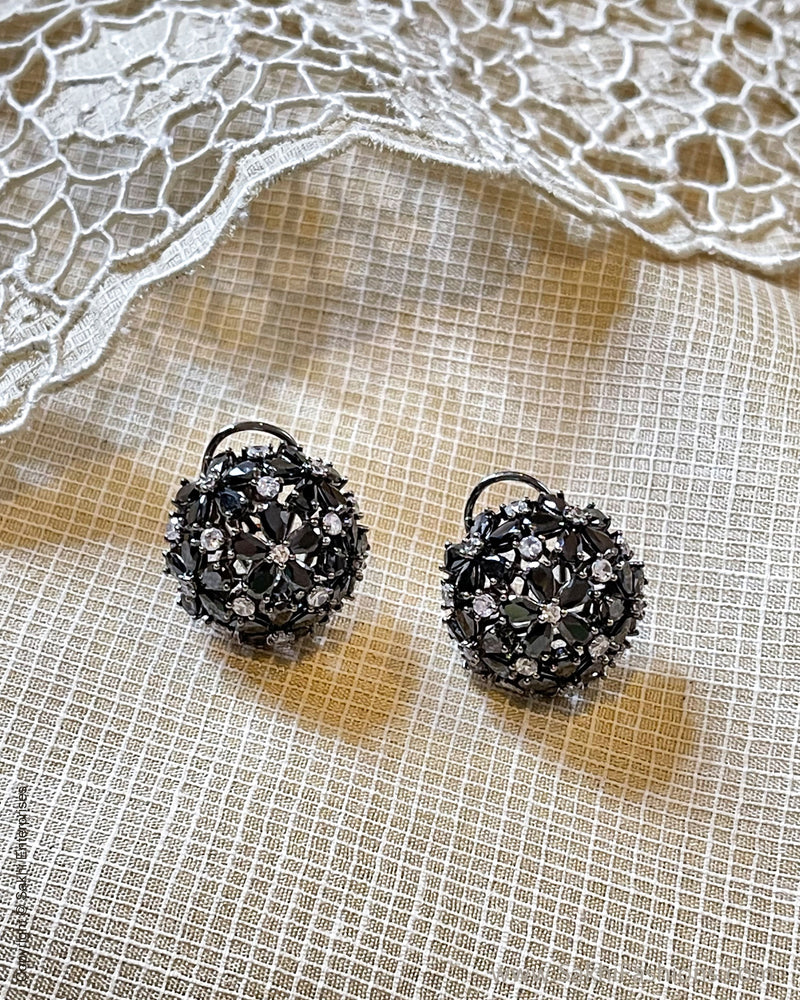 AJ-R8962 Black Stud Earring