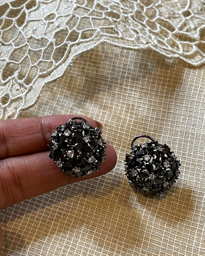 AJ-R8962 Black Stud Earring
