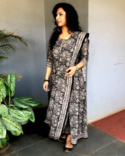 EE-S20314 - Black & Beige pure Cotton saree Dress