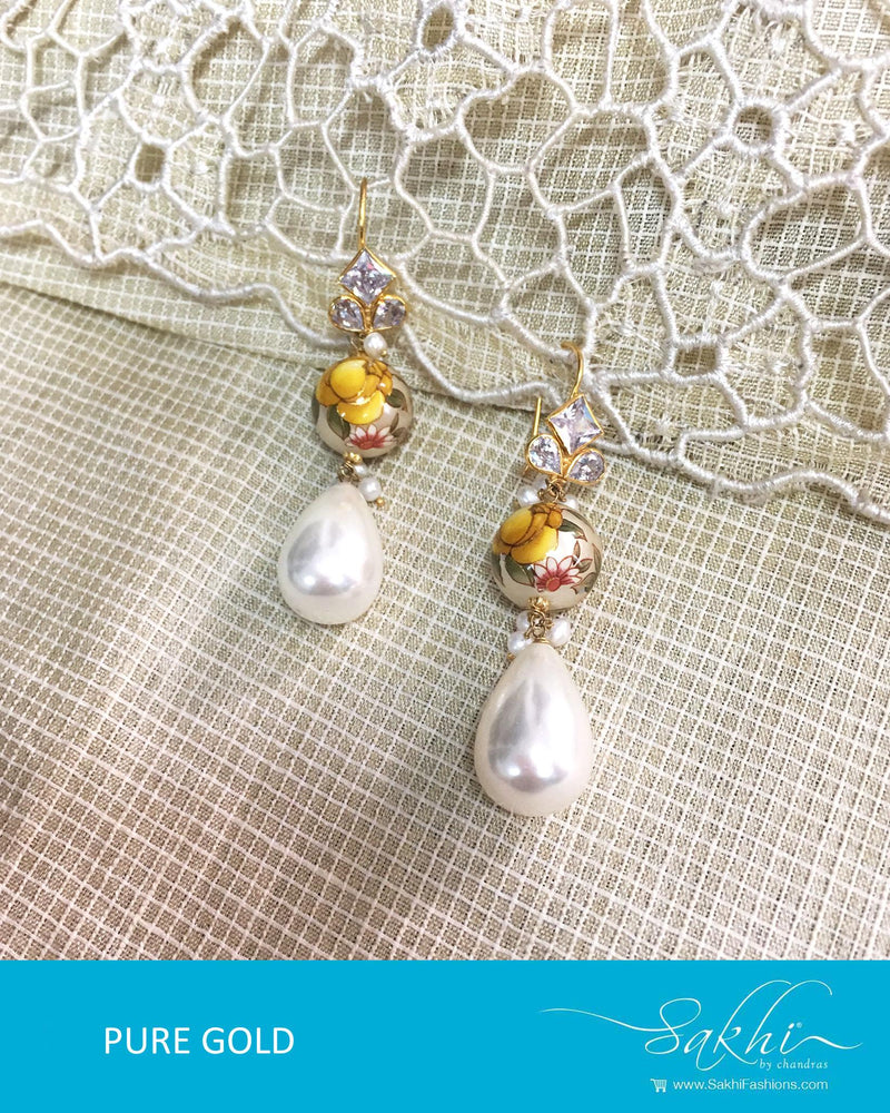 AGDQ-16614 - Gold & Cream Pure Gold Jhumka