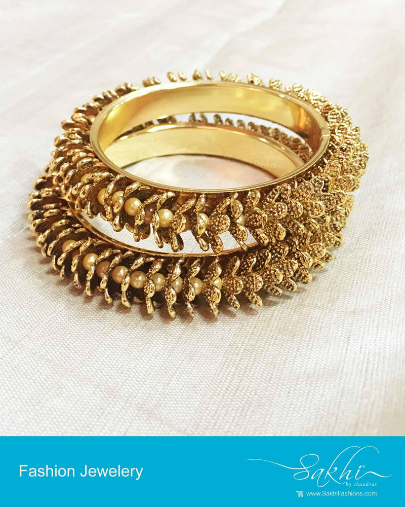 AJDP-0071 - Gold & Cream Mix Metal Bangle