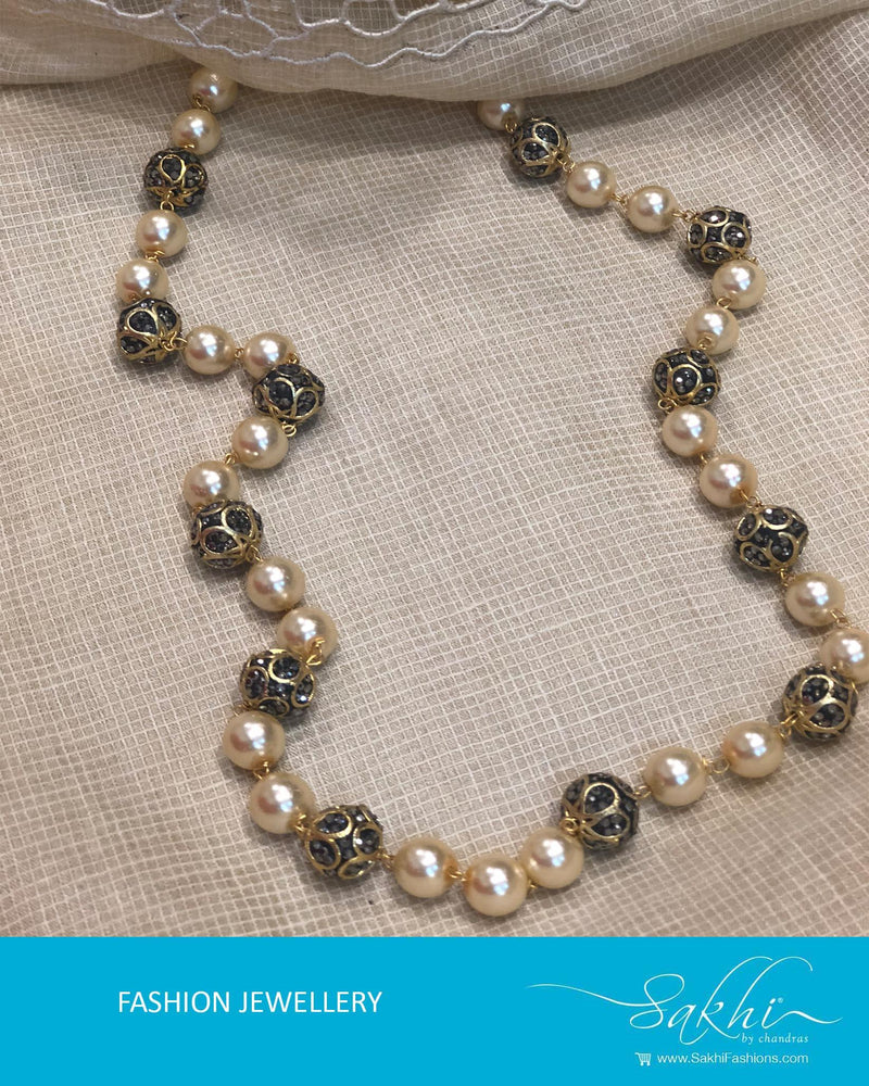 AJDR-21066 - Cream &  Mix metal Mala