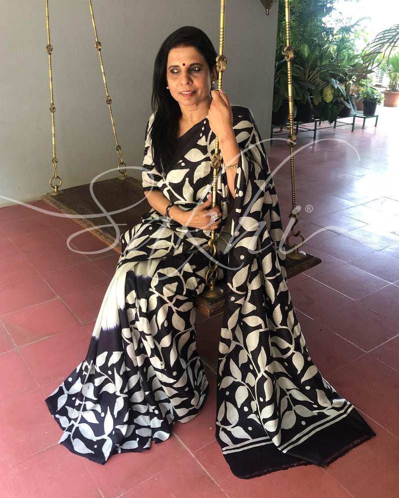 EE-S11437 - Black & white pure Silk saree