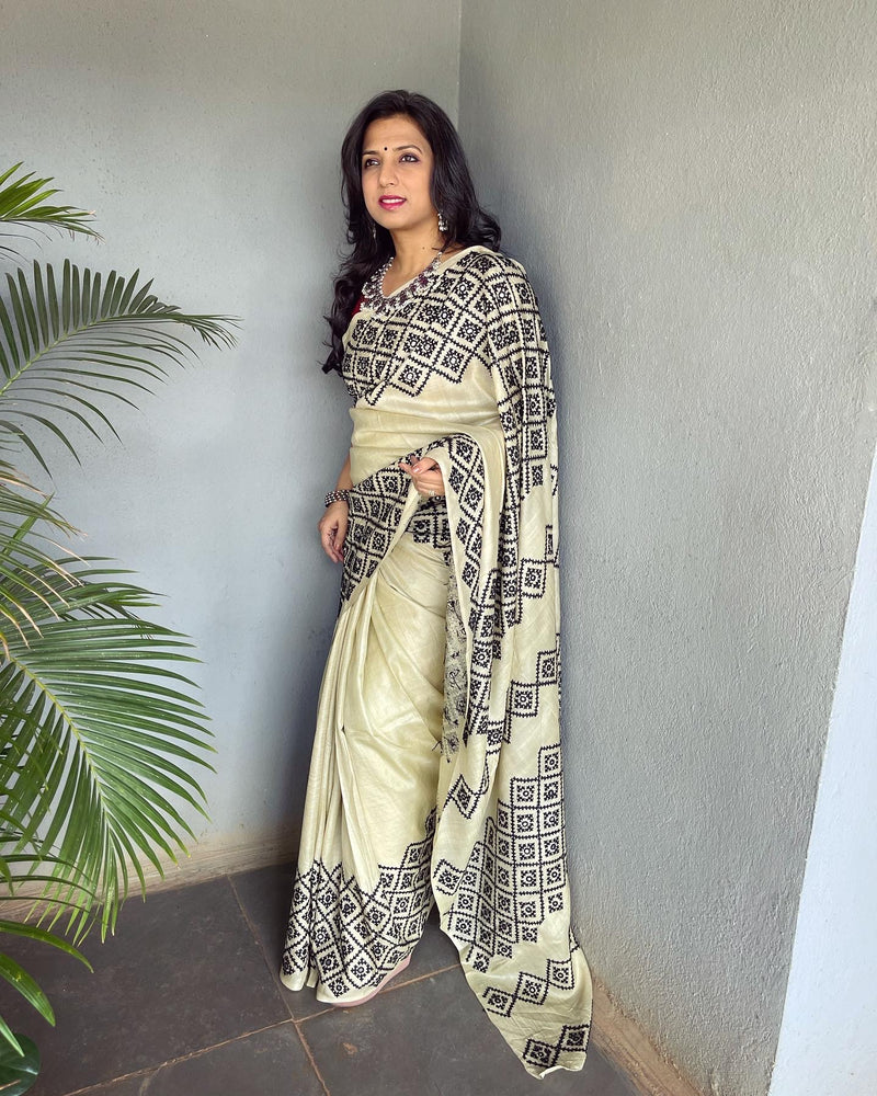 EE-V02028 Kutch Tussar Sari