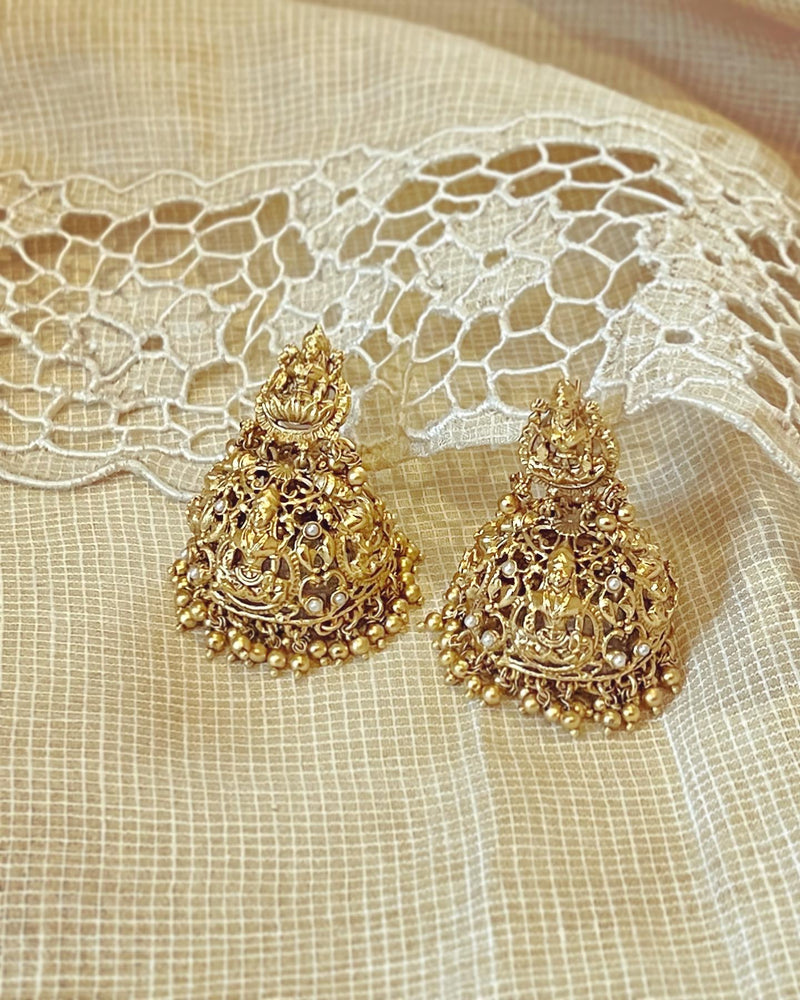 AJ-V04260 Gold Jhumka earrings